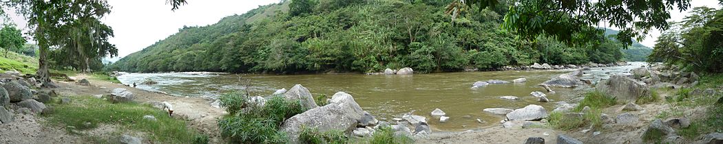 Archivo:Panorama Río Suaza en Guadalupe Huila