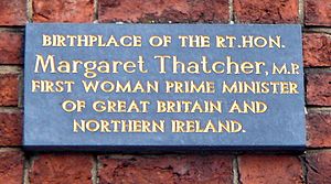 Archivo:Plaque, maison natale de Margaret Thatcher