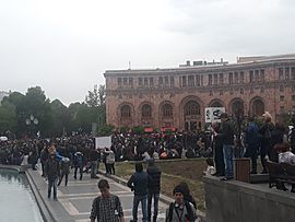 Archivo:Protests against Serzh Sargsyan, Republic sq