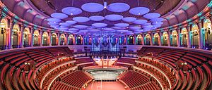 Archivo:Royal Albert Hall - Gallery Central View