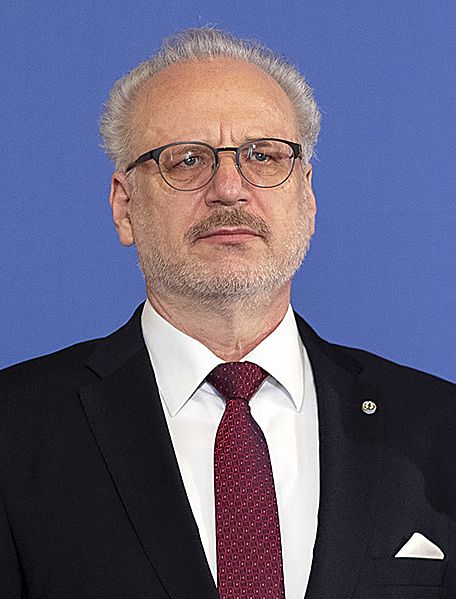 Sergio Mattarella and Latvian President Levits at the 16th Arraiolos meeting (2) (cropped)