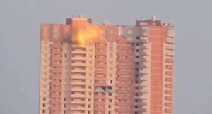 Archivo:Shells hit residential building in Lugansk, August 7, 2014