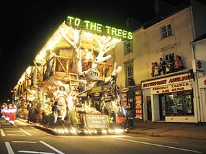 Archivo:Taunton carnival 2009 Gemini CC To the Trees cart