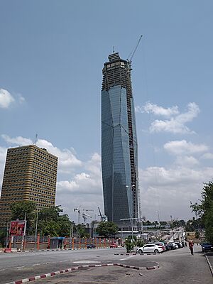Archivo:Tour A et tour F (construction)
