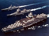 Archivo:USS Enterprise (CVAN-65), USS Long Beach (CGN-9) and USS Bainbridge (DLGN-25) underway in the Mediterranean Sea during Operation Sea Orbit, in 1964