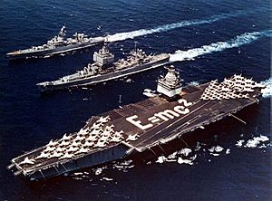 Archivo:USS Enterprise (CVAN-65), USS Long Beach (CGN-9) and USS Bainbridge (DLGN-25) underway in the Mediterranean Sea during Operation Sea Orbit, in 1964