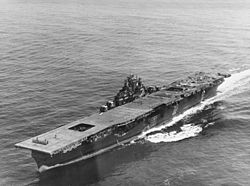 Archivo:USS Franklin (CV-13) approaching New York, April 1945