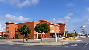 Archivo:Universidad de Huelva biblioteca