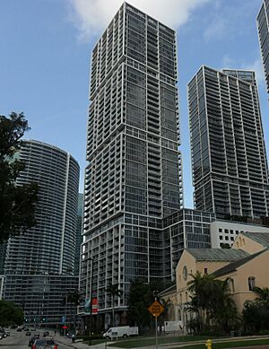 Archivo:Viceroy Hotel & Spa Tower from Brickell Ave