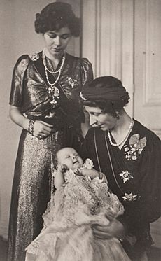 Archivo:Viktoria Louise with her daughter Frederica and granddaughter Sofie