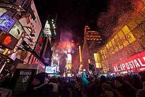 Archivo:Working New Years Eve Social Media for NBC (9234114888)