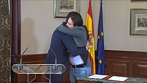 Archivo:(Bro hug) Declaración conjunta de Pablo Iglesias y Pedro Sánchez