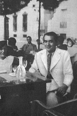 Archivo:Última foto conocida de Federico García Lorca, con Manuela Arniches en la terraza del Café Chiki-Kutz Paseo de Recoletos 29, Madrid, julio de 1936