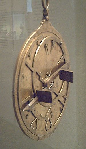 Archivo:Astrolabio andalusí Toledo 1067 (M.A.N.) 02