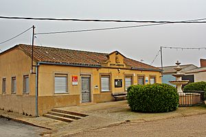 Archivo:Ayuntamiento de El Pedroso de La Armuña