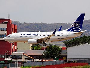 Archivo:Boeing 737-7V3, Copa Airlines JP7622999