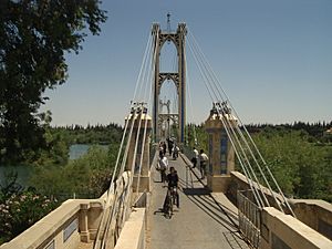 Archivo:Bridge of Deir ez-Zor, over Euphrates river, in Syria