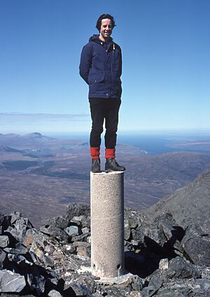 Archivo:Bruach na frithe cairn arp