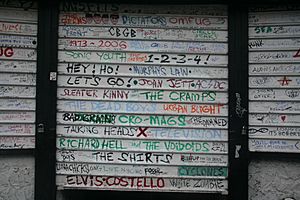 Archivo:CBGB the day after