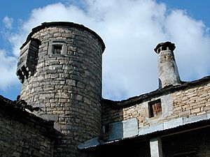 Archivo:Casa Ruba. Torre y chim