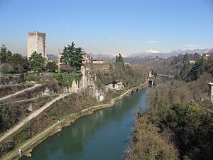 Archivo:Castello di Trezzo1