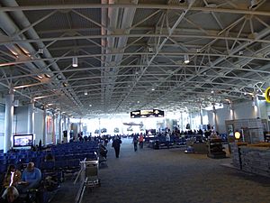 Archivo:Charlotte Douglas International Airport inside