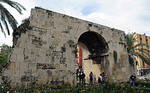 Archivo:Cleopatra Gate in Tarsus