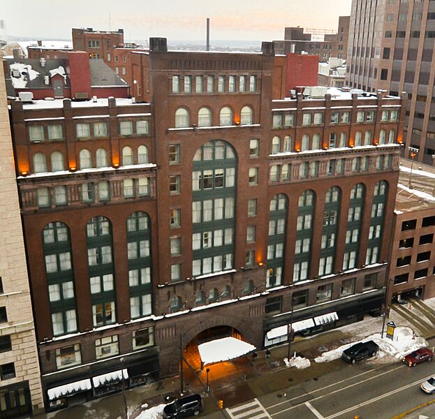 Cleveland Arcade (16474788975)