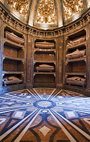 Archivo:Crypt of San Francisco