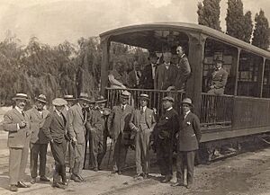 Archivo:El gobernador junto a autoridades del Ferrocarril Central Córdoba