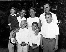 Archivo:Entire Bush family