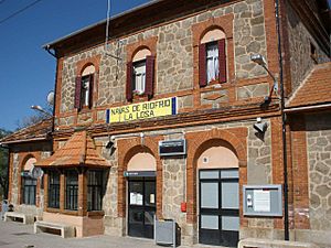 Archivo:Estación de Navas de Riofrío-La Losa 1