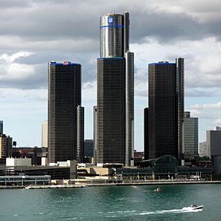 GM Renaissance Center - Hôtel le plus haut en Amérique du Nord - panoramio.jpg