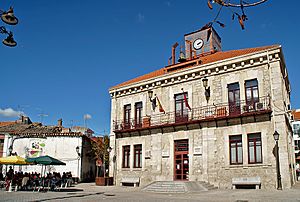 Archivo:Guadalix de la Sierra-ayuntamiento-DavidDaguerro