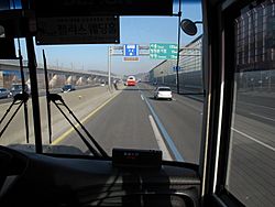 Archivo:Gyeongbu Expressway Bus Only Lane
