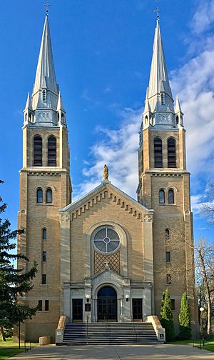 Archivo:Holy Rosary Roman Catholic Cathedral, Regina, Saskatchewan
