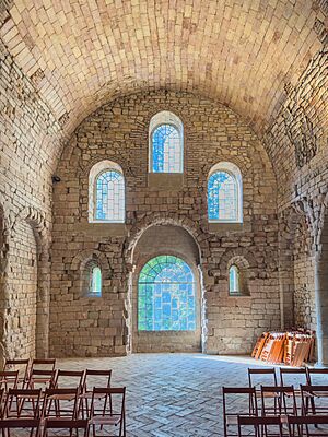 Archivo:Interior de la Iglesia alta (Monasterio de San Juan de la Peña) 02