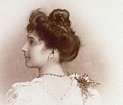 Archivo:Jeanne Calment age 20