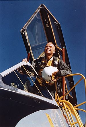 Archivo:John Glenn on Jet (cropped)