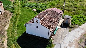 Archivo:LaVeguecilla RoyuelaDeRíoFranco Iglesia Aérea