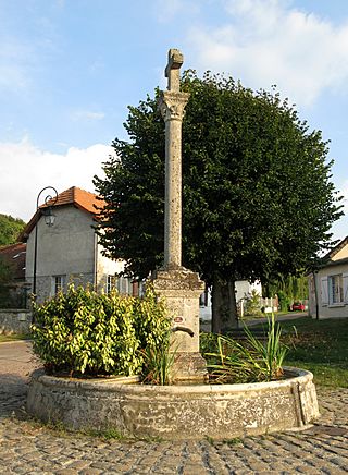 La Croix-sur-Ourcq fontaine 1.jpg