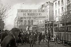 Archivo:Manifestación a favor de las víctimas de Marruecos por las calles de San Sebastián (3 de 8) - Fondo Car-Kutxa Fototeka