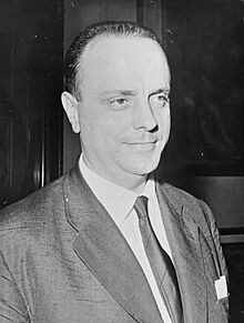 Mr. Manuel Fraga Iribarne (Spaanse minister), Bestanddeelnr 914-8477 (cropped).jpg