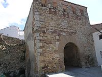 Archivo:Muralla medieval de Andilla, Valencia, España