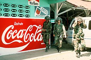 Archivo:Panama 7th infantry 1990 DF-ST-91-02532