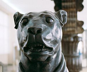 Archivo:Persepolis - statue of a mastiff