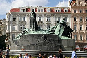 Archivo:Prague hus statue