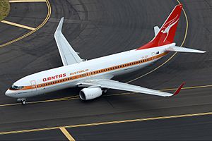 Archivo:Qantas Boeing 737-800 (VH-XZP) retrojet