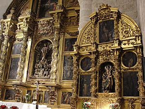 Archivo:Retablos barrocos de la iglesia parroquial