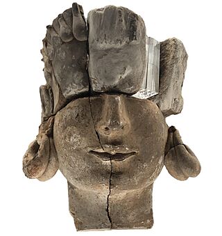 Rostro tartésico de El Turuñuelo (Badajoz) - Fondo blanco.jpg